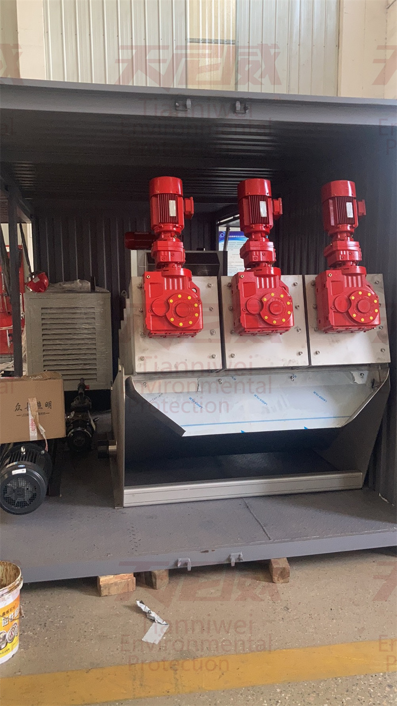 移動(dòng)污泥脫水車，重塑河道清淤新生態(tài)！